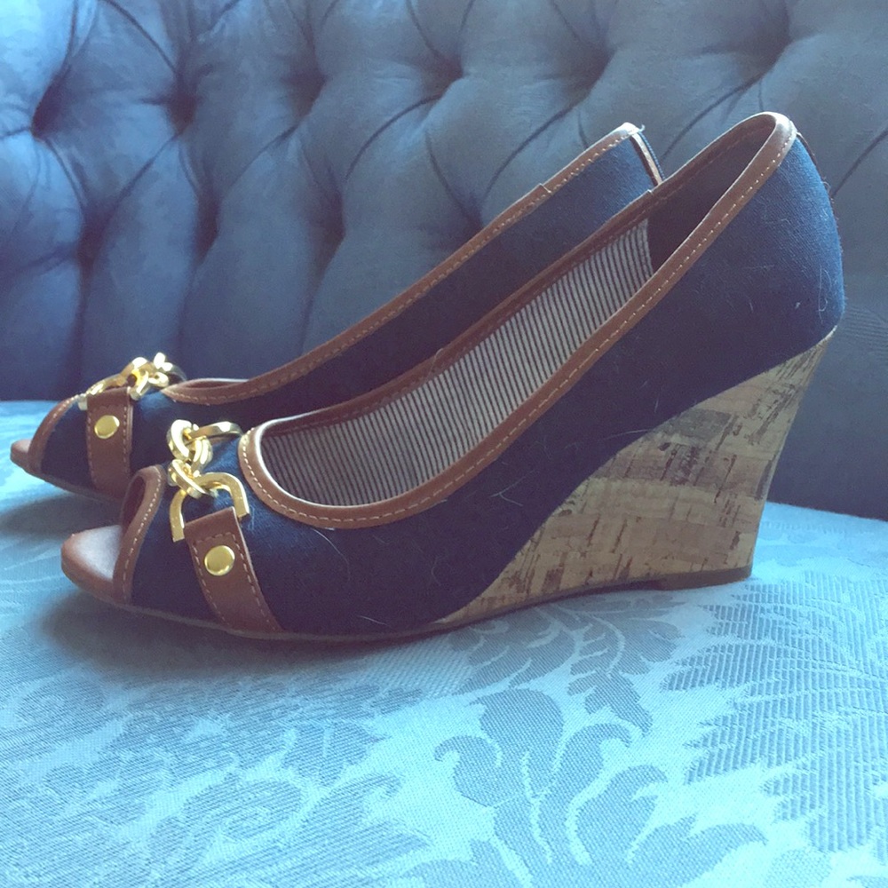 Cork pumps